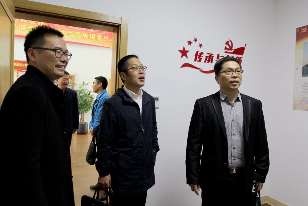 温州市委组织部两新工委办主任朱启发来校指导党建工作